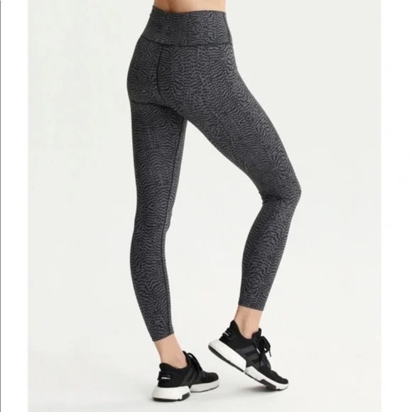 Varley SET Berkeley Bra and Luna Leggings Nocturnal Feathers 31976 - Picture 4 of 16